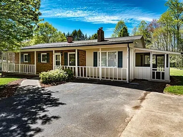 2770 Twin Meadow Dr — Photo 3