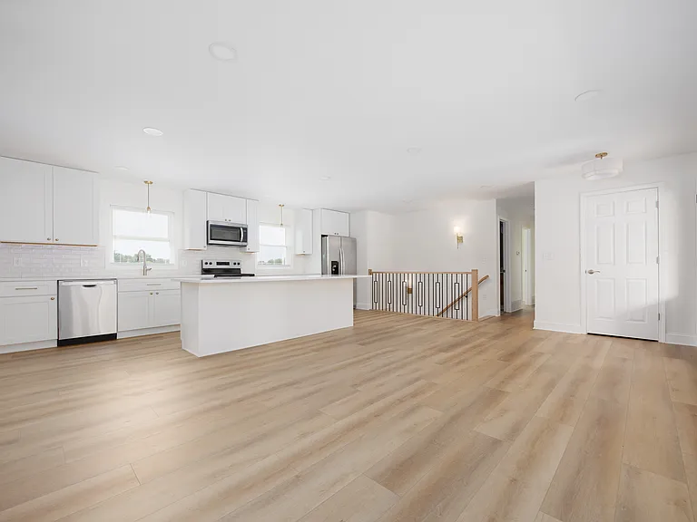 1574 Dyer Rd — Photo 1