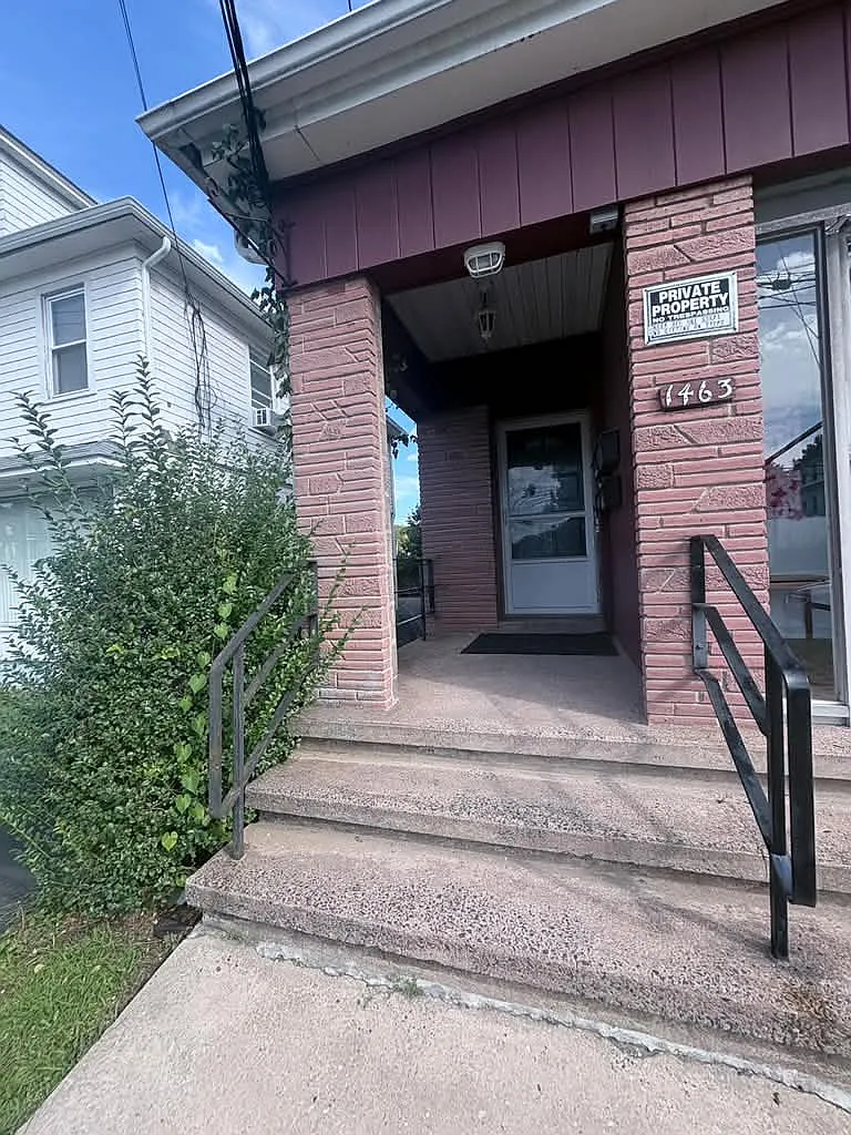 2 bed, $1,600 — Photo 1