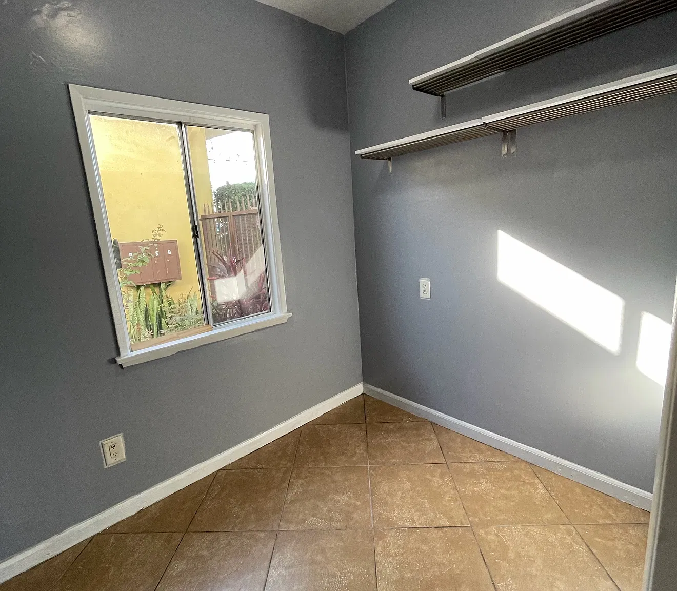 Studio, 650 sqft, $1,795 — Photo 3