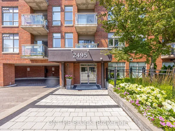 2495 Dundas St W #107, Toronto, ON M6P 1X4