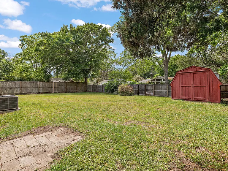 13 Joyce Ave — Photo 13