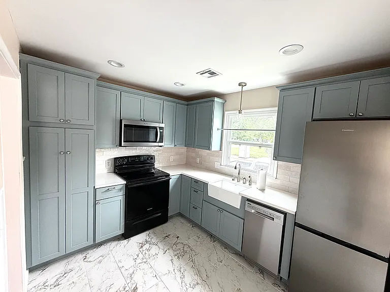 301 S College Ave — Photo 6