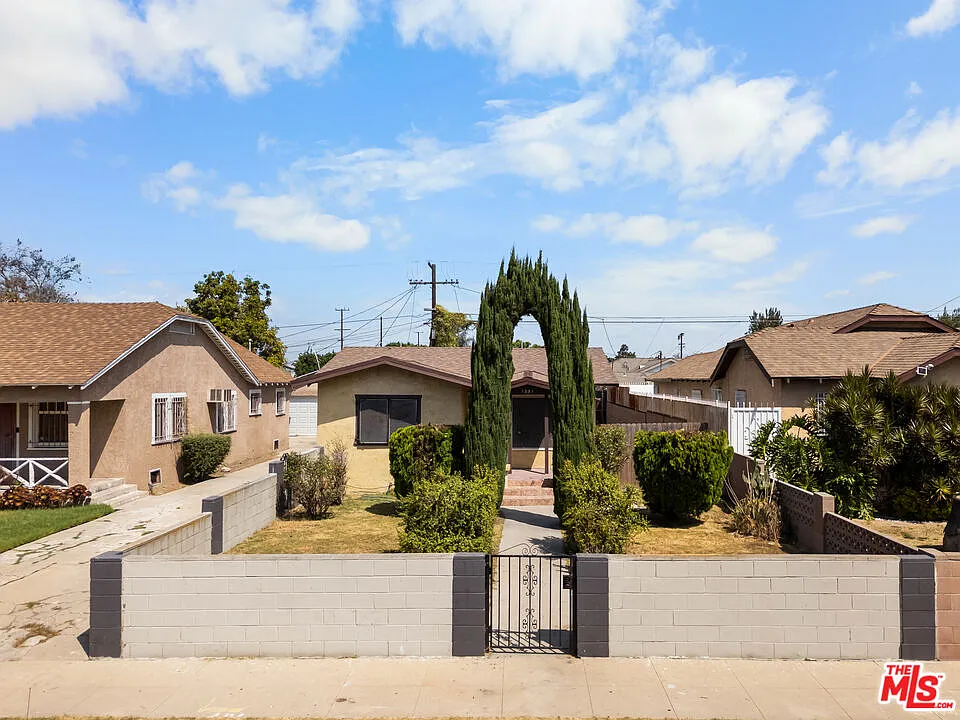 3 bed, 2.0 bath, 1016 sqft, $3,000 — Photo 3