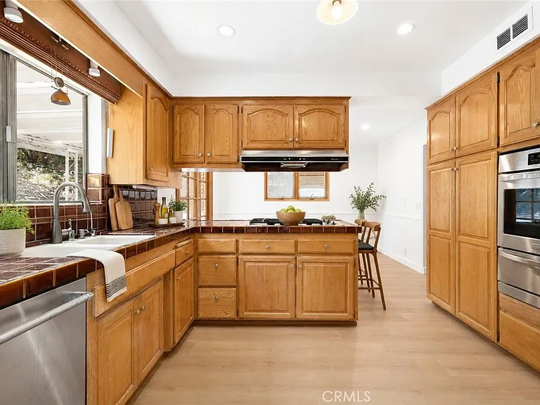 22204 Avenue San Luis — Photo 10