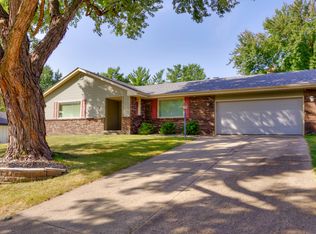 3808 Mary Lynn Dr, Urbandale, IA 50322