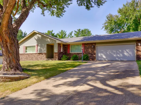 3808 Mary Lynn Dr, Urbandale, IA 50322