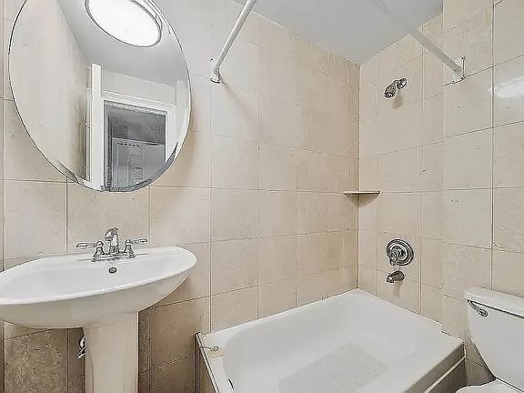 3rd image of 240 W 73rd St APT 917