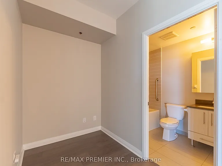 55 Oneida Cres #1401 — Photo 5