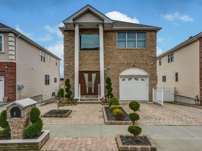 63 Opal Ln, Staten Island, NY, 10309
