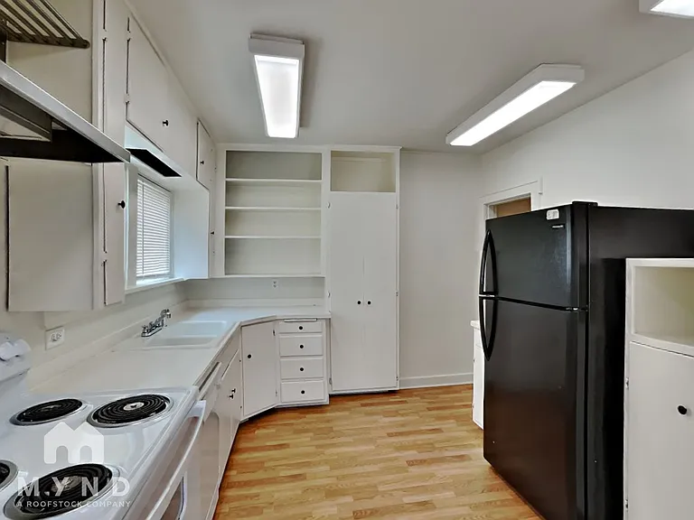 1311 N Alder St — Photo 7