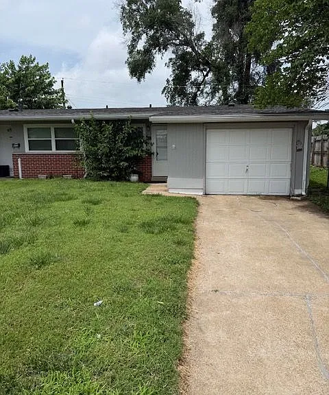 671 Southwell Ln — Photo 1