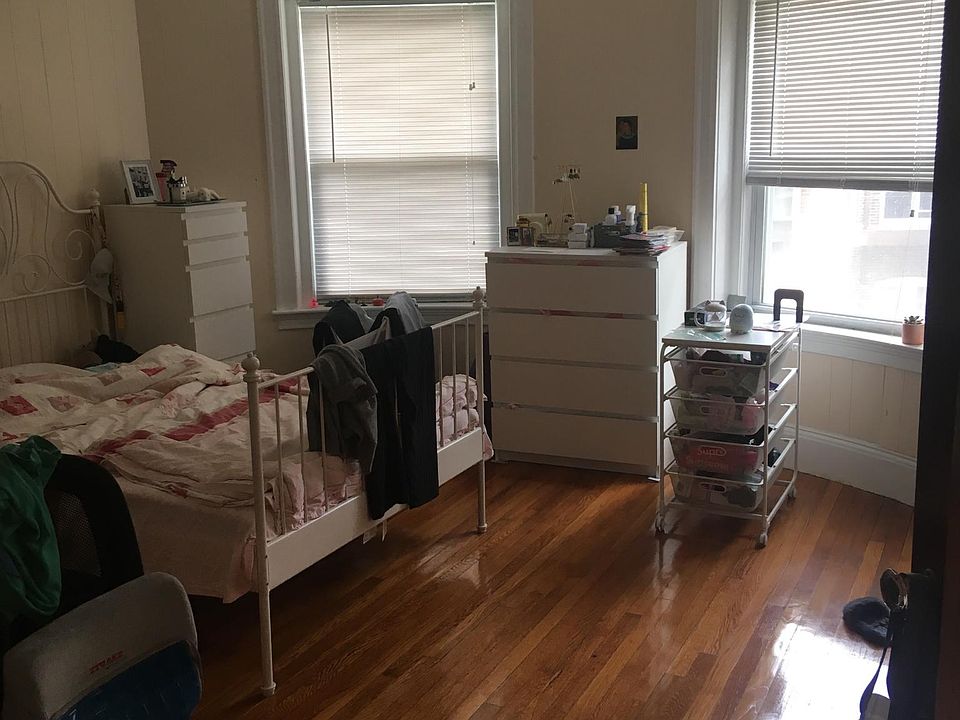 2nd image of 137 Fuller St #2
