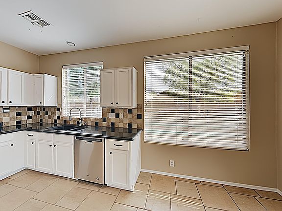 5th image of 2644 E Detroit Pl