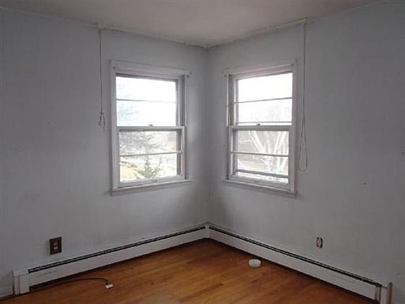 2nd image of 78 Hackett Blvd