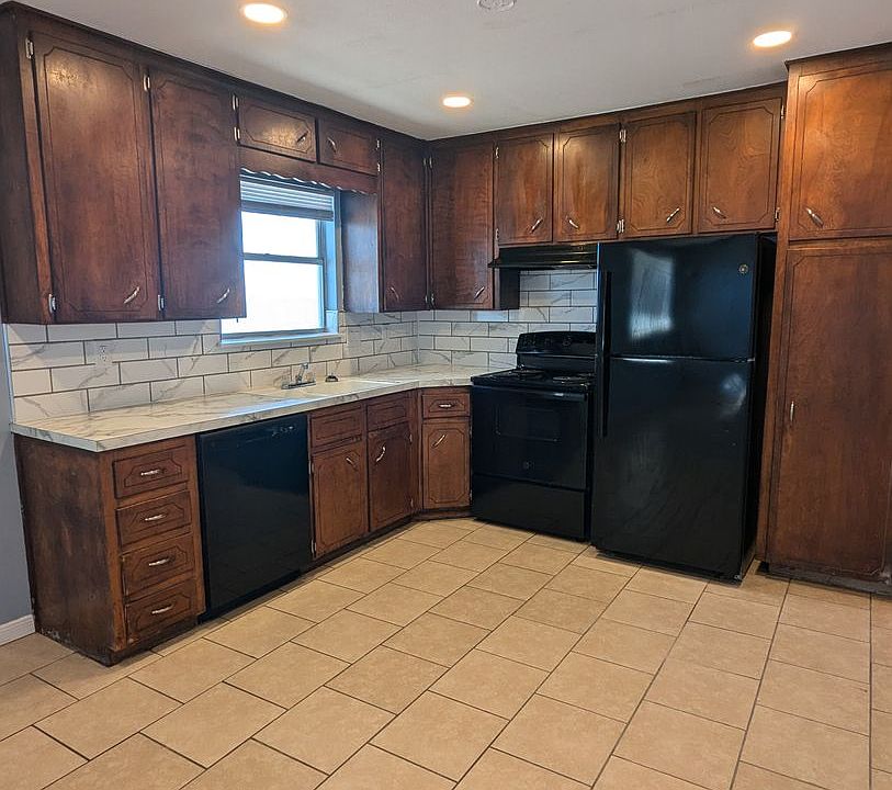 1st image of 4308 Zephyr Rd APT 204
