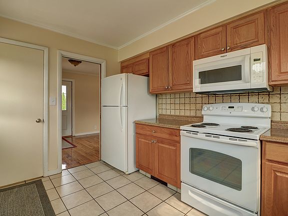 4th image of 722 Argyle Ct
