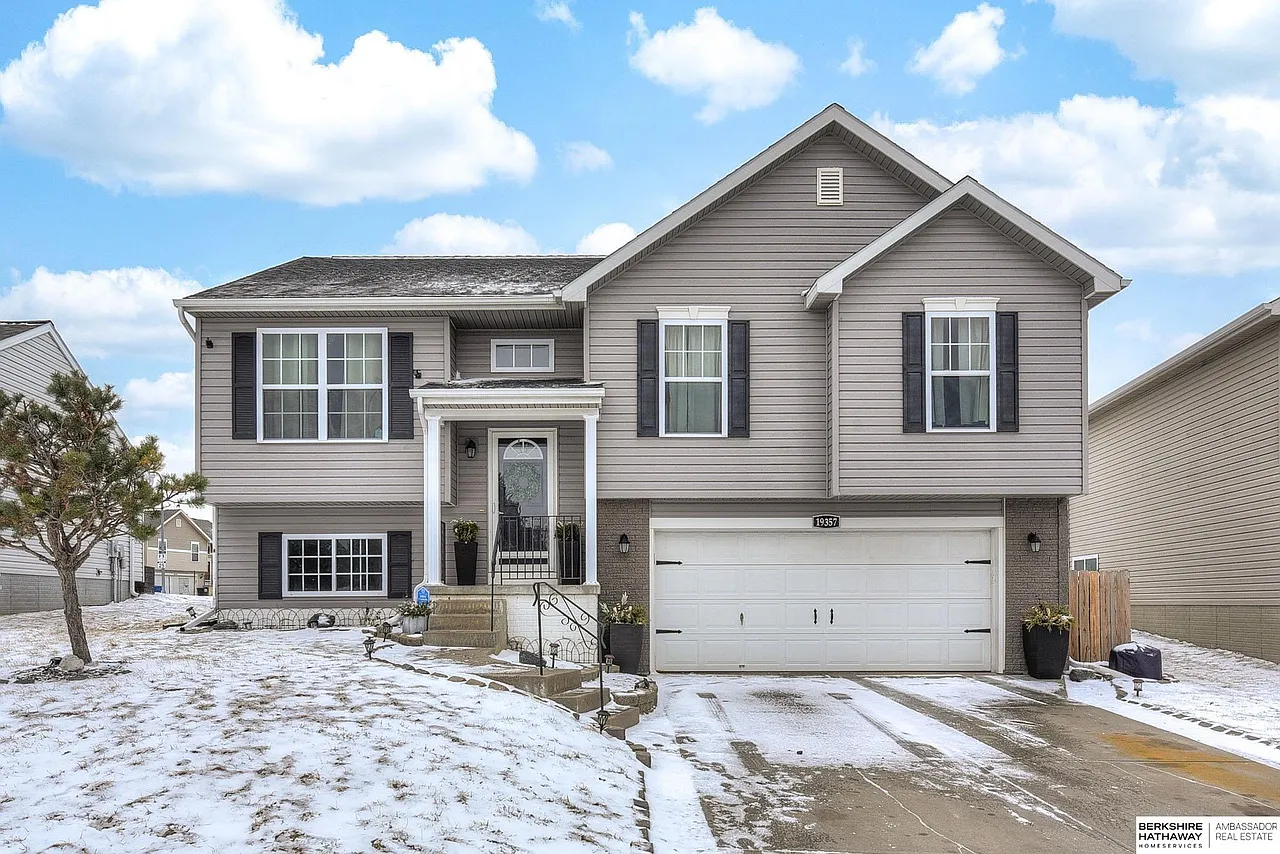 4 bed, 1669 sqft, $2,200 — Photo 1