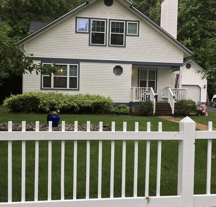6 Mary Elizabeth Dr