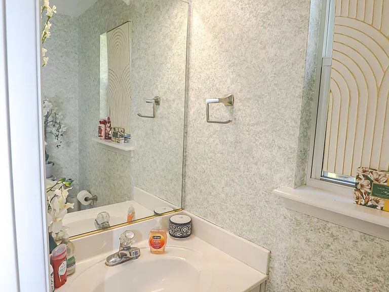 3007 Saint James Pl — Photo 10