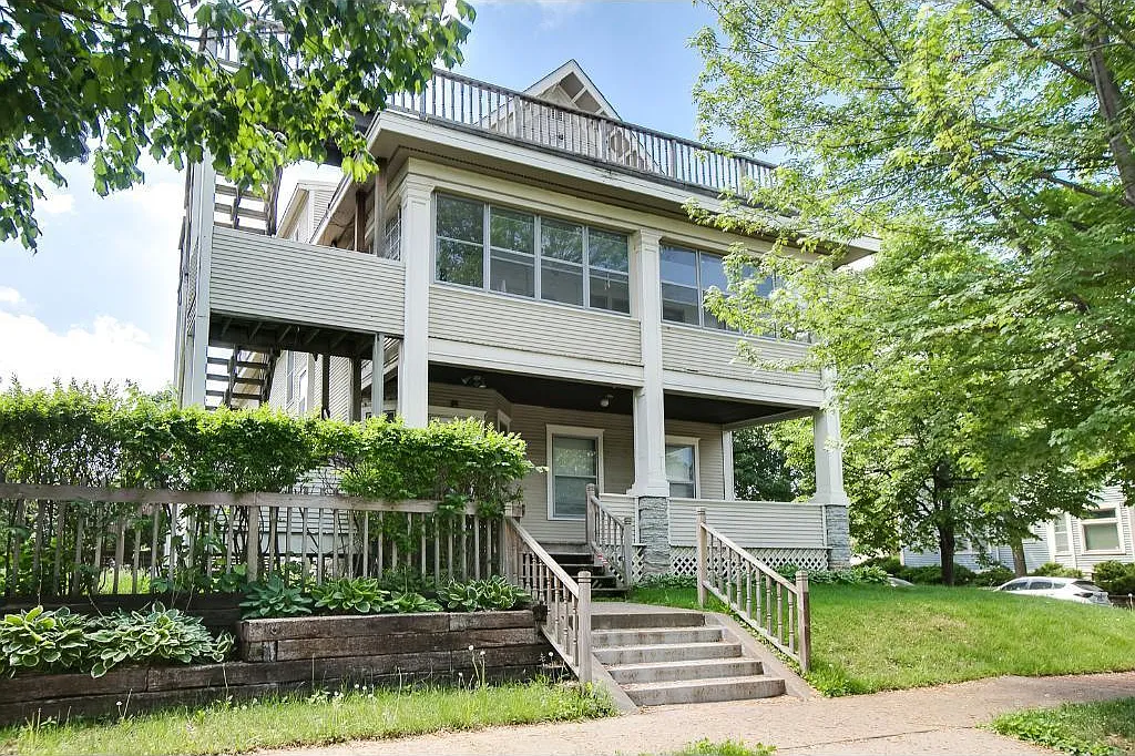 2 bed, 1000 sqft, $1,600 — Photo 2