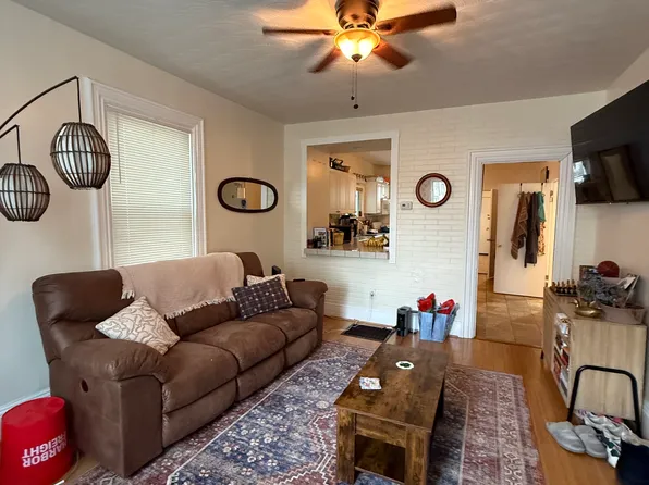 694 E 6th St #1, Boston, MA 02127