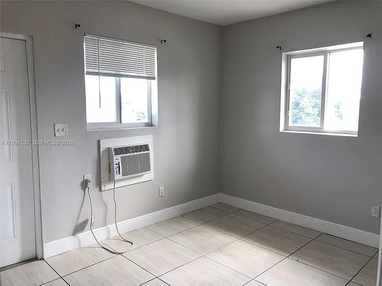 1940 Washington Ave #11 — Photo 12