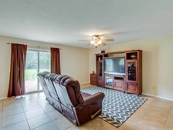 3rd image of 4115 SE 14th Pl