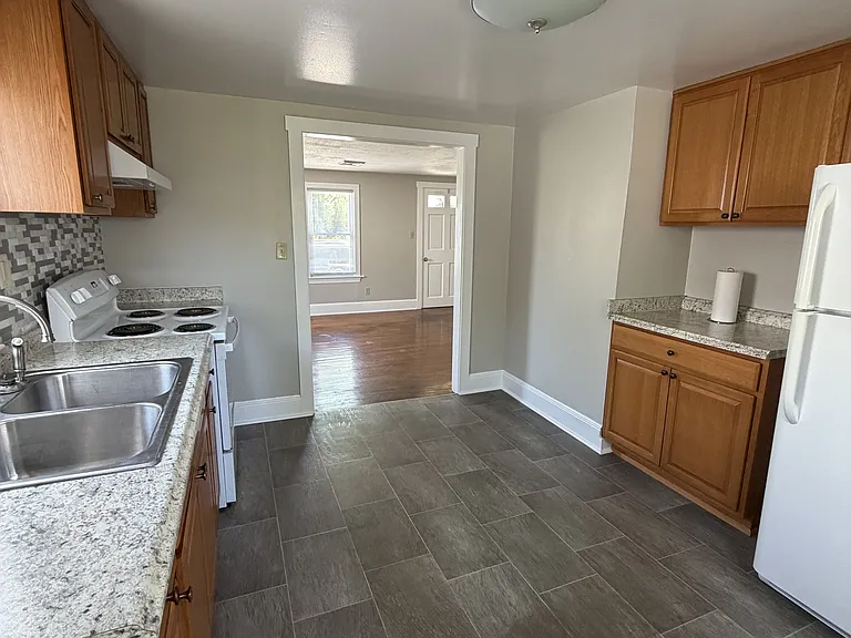 406 Maple St — Photo 7