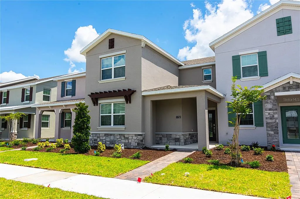 4 bed, 2.5 bath, 1858 sqft, $2,900 — Photo 2