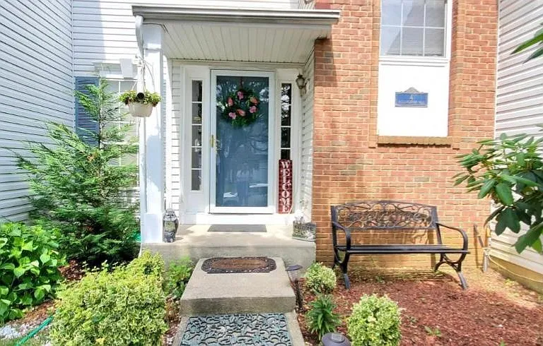 4 Windingbrook Rd — Photo 2