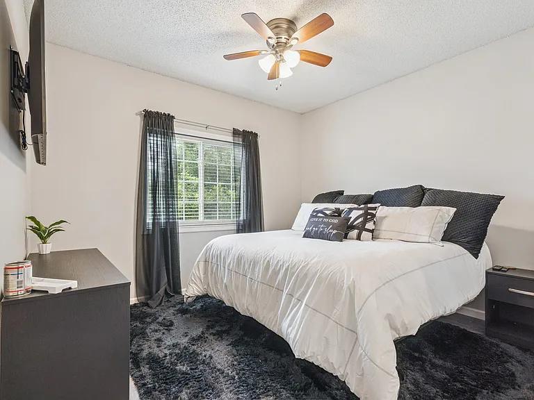 80 Circle Dr #5 — Photo 21