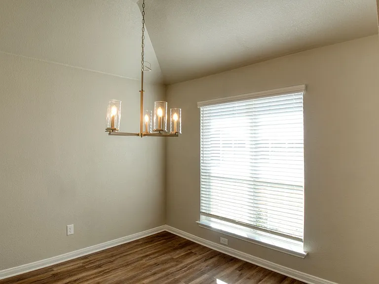 610 Hollyhock Dr — Photo 5