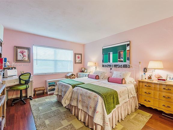 5th image of 1205 Mariposa Ave APT 316