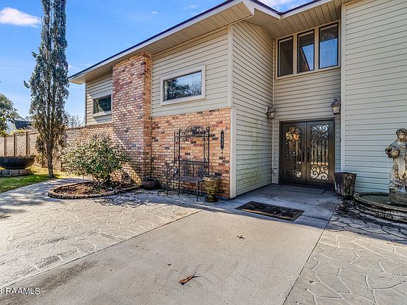 3rd image of 393 Fort Hamilton Dr