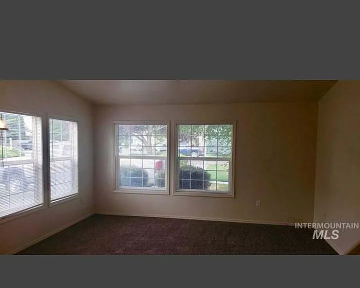 1824 S Juniper St — Photo 2