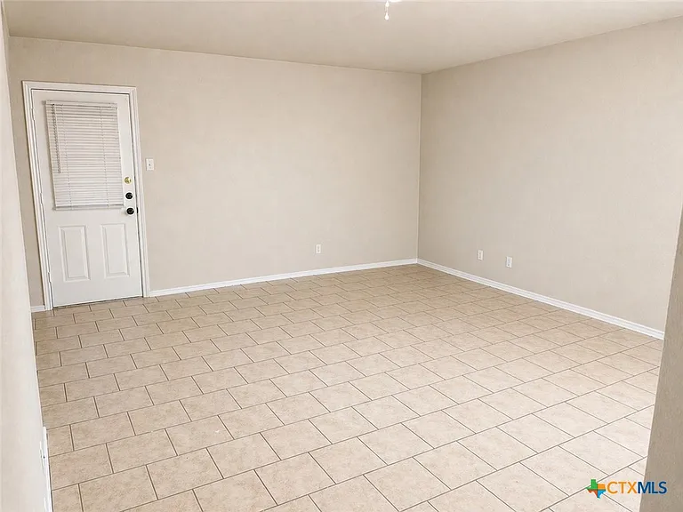 2606 Timberline Dr — Photo 2