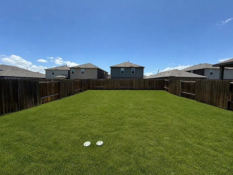 1205 Ginsburg Ln — Photo 25