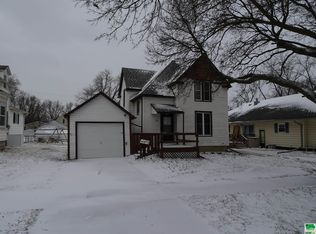 712 9th St, Sheldon, IA 51201