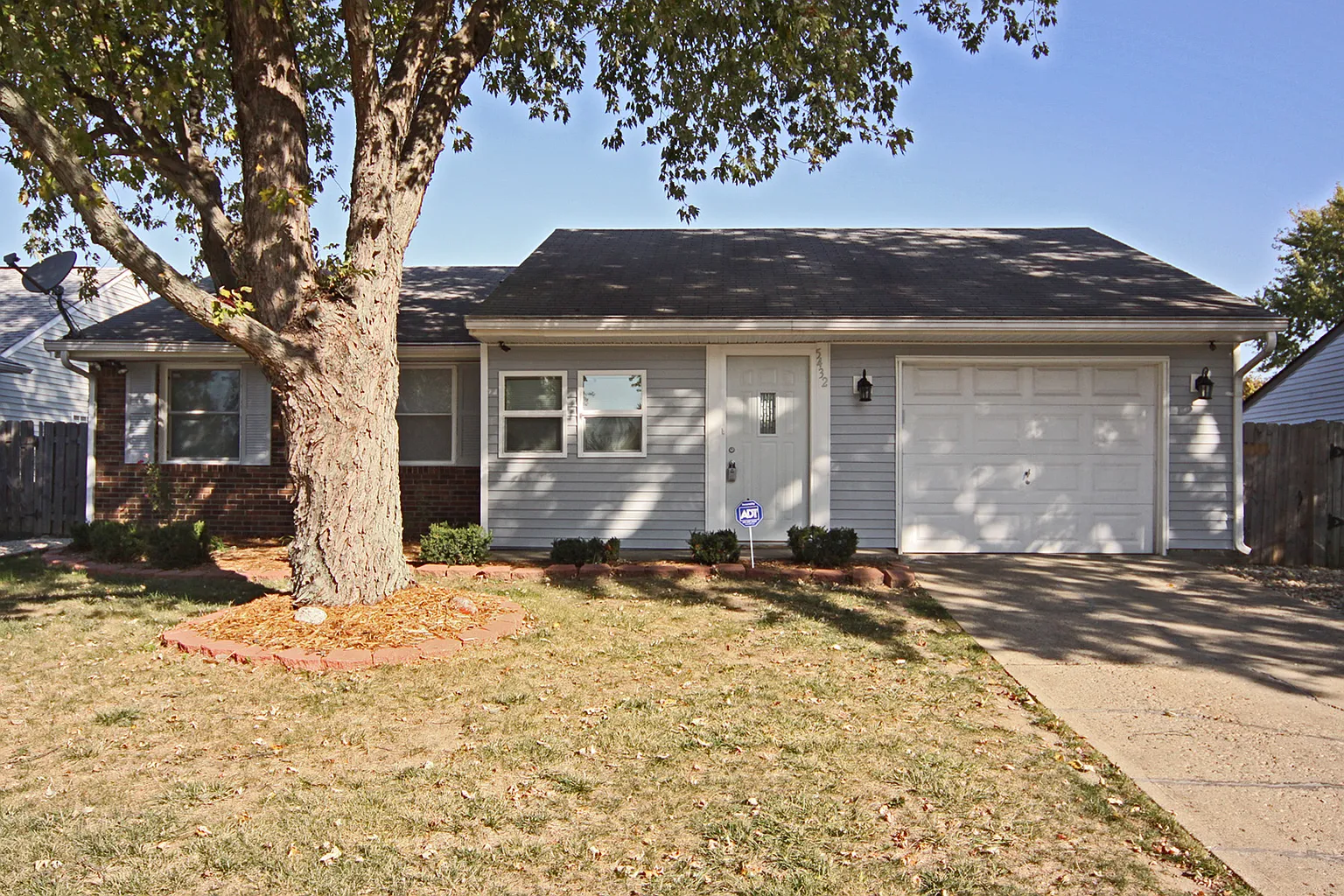 5432 Yucatan Dr photo 1
