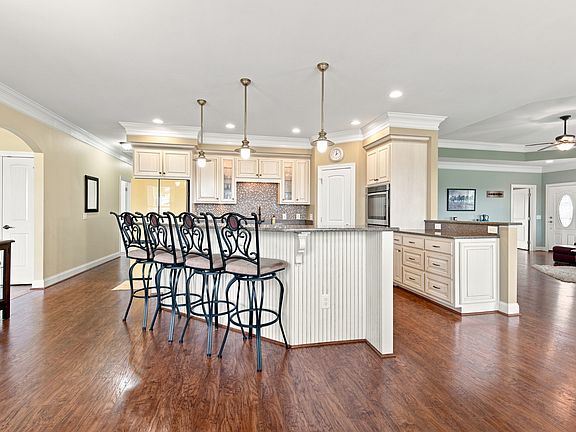 4th image of 1655 Blackburn Ln