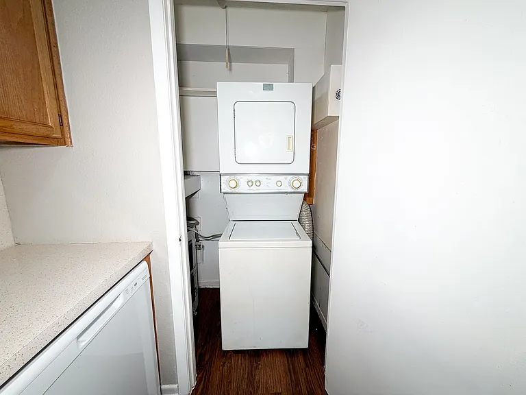 115 S Frio St #H — Photo 4