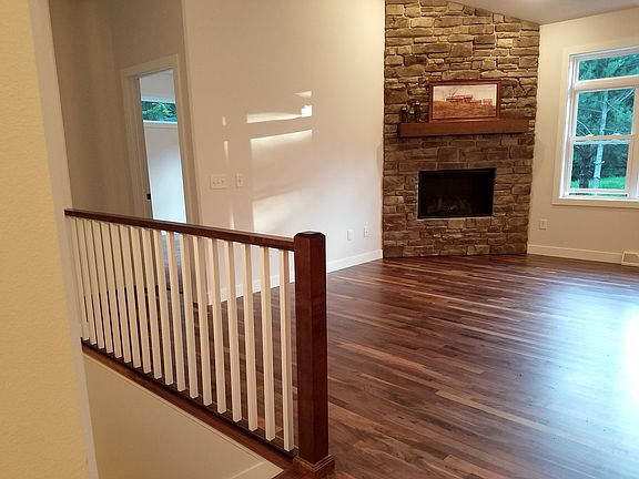 3rd image of 300 Pine Hills Dr