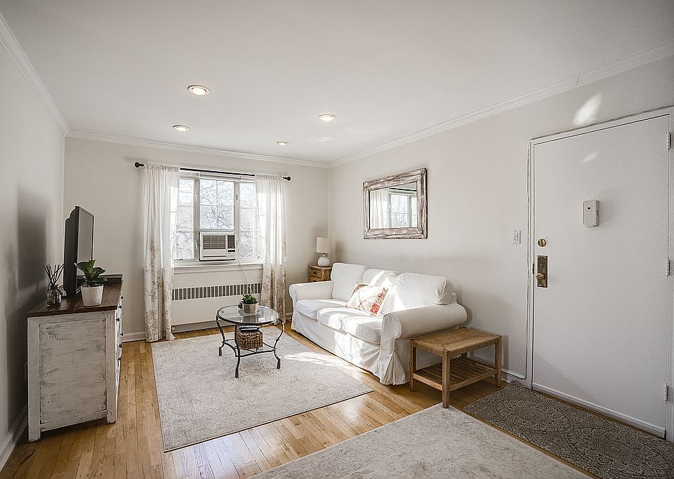 1st image of 31 Nathan Hale Dr APT 30B