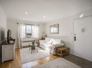 31 Nathan Hale Dr APT 30B, Huntington, NY 11743