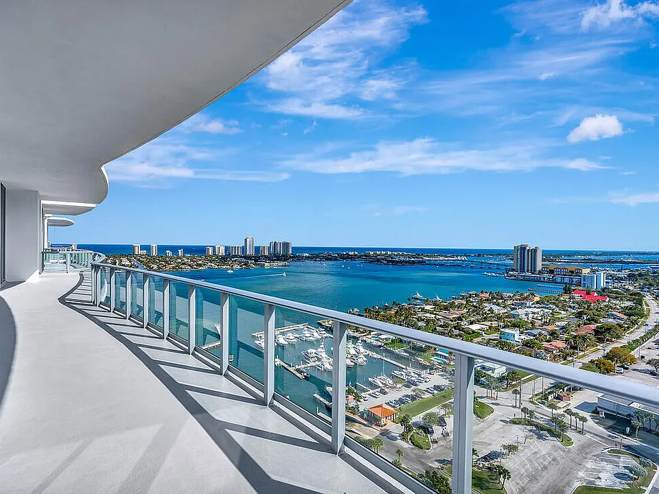 220 Lake Shore Dr #2411