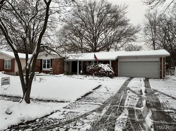 5647 Madlar Ln, Florissant, MO 63034