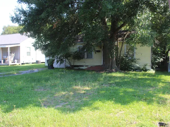 322 Hill Terrace Dr, Nederland, TX 77627