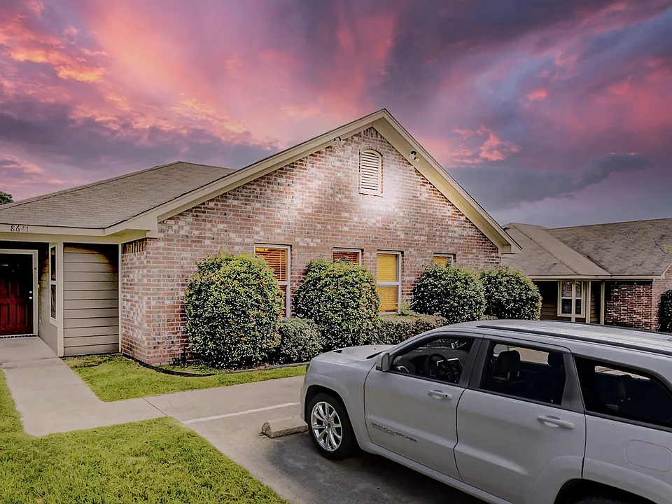 8931 Mansion Creek Cir