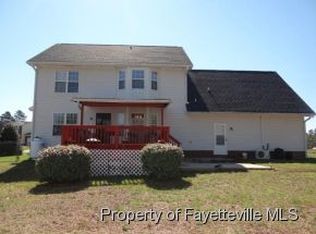 624 Fairbluff Dr, Hope Mills, NC 28348